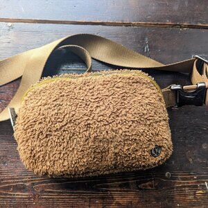 Lululemon Fleece Belt Bag (burnt caramel)
